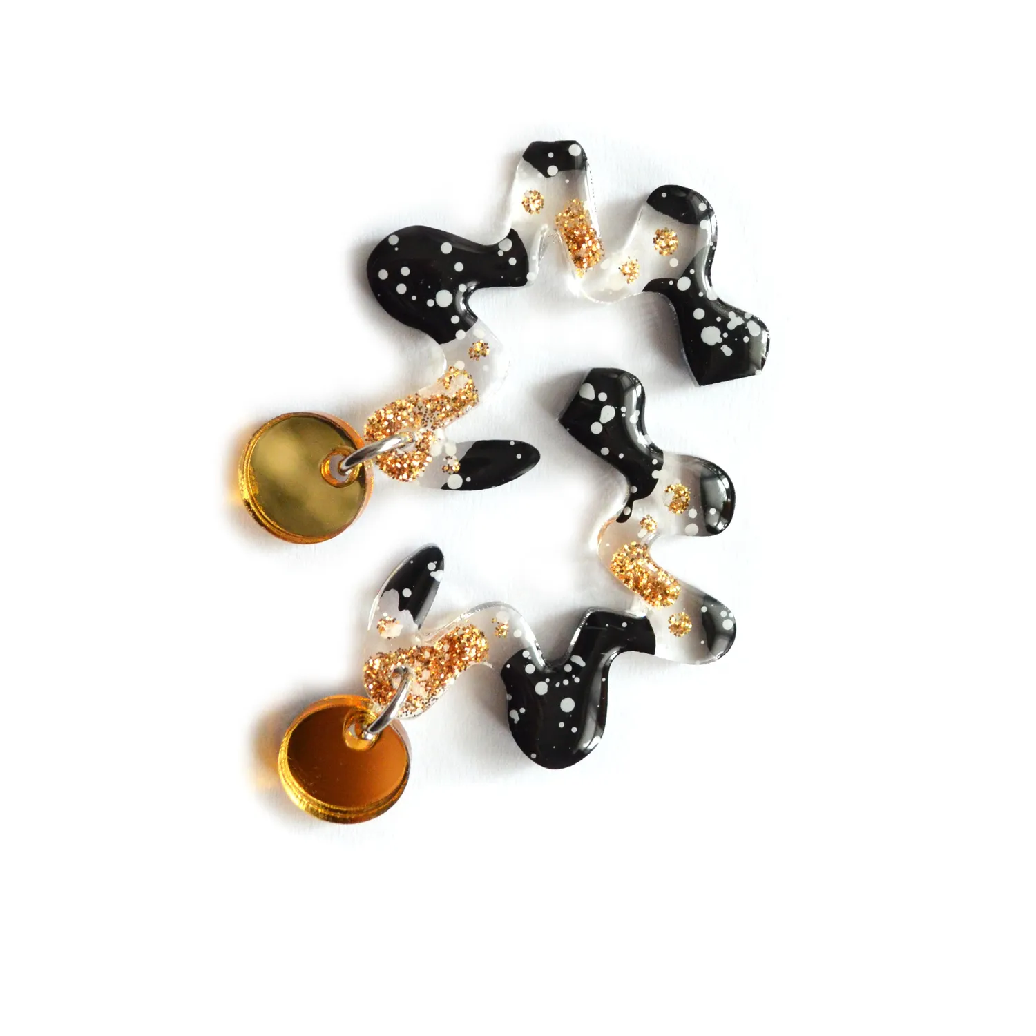 BooandBooFactory Squiggle øredobber svart gull resin