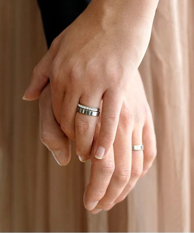 Blomdahl Plain ring titan glatt hudvennlig
