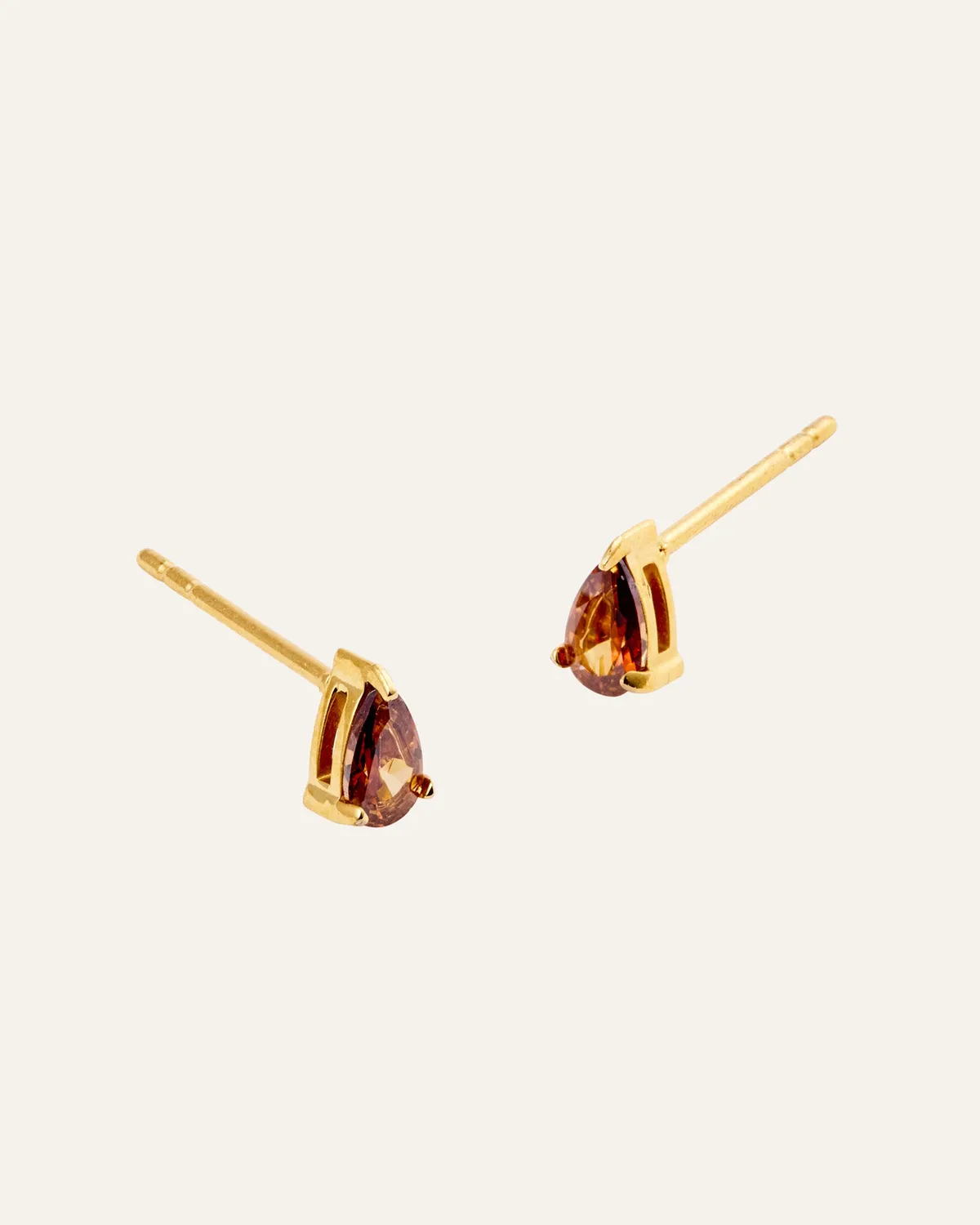 Mockberg Belle Coffee Small Studs øredobber gull zirkonia