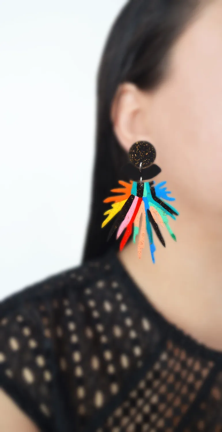 BooandBooFactory Rainbow Pom Pom øredobber svart