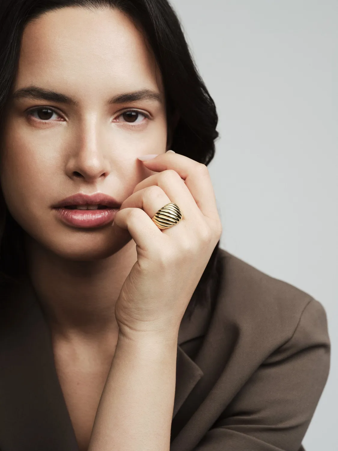 Mockberg Curved Ribbed Ring ring gull 18K vanntett