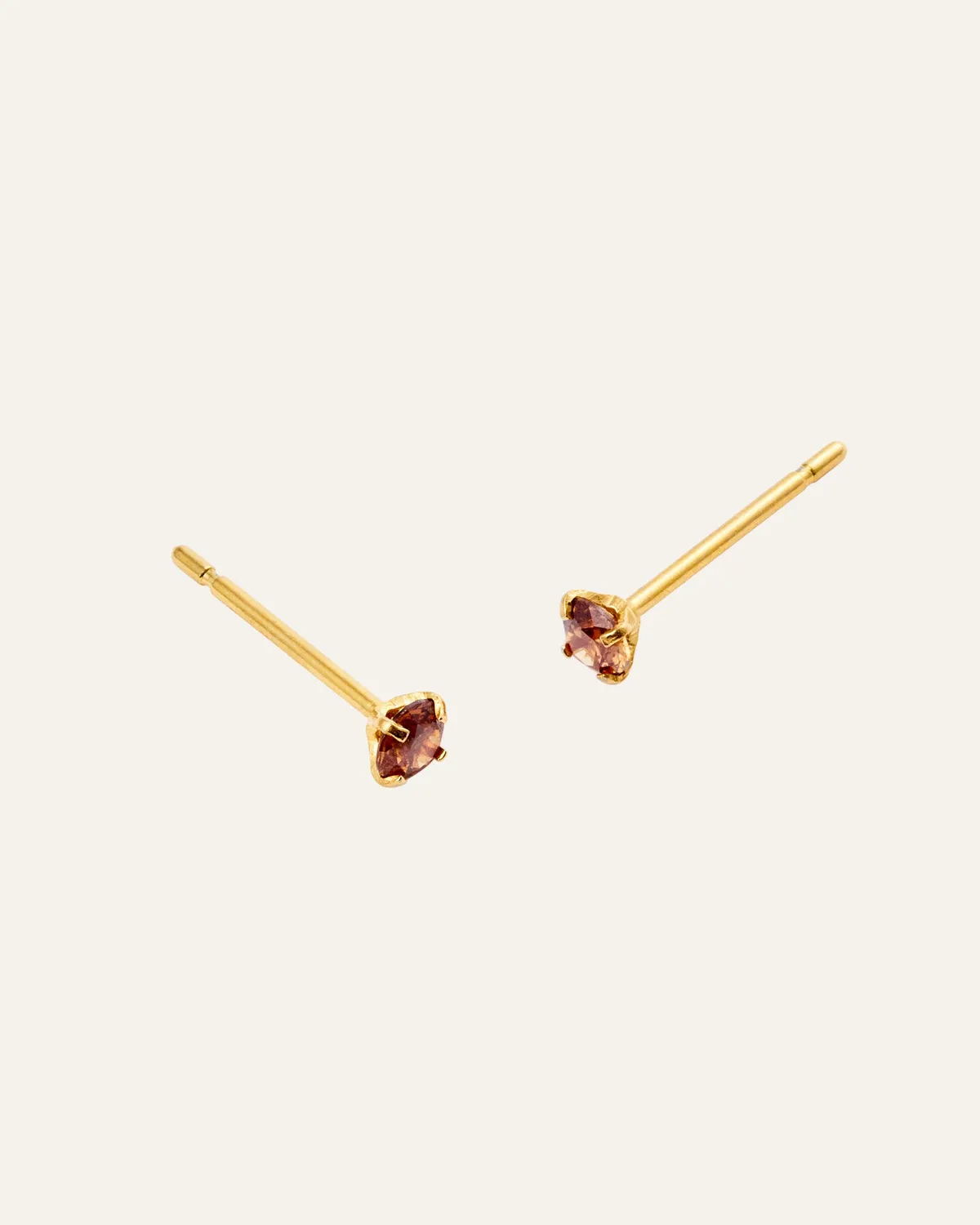 Mockberg Jolie Coffee Small Studs øredobber gull 3 mm