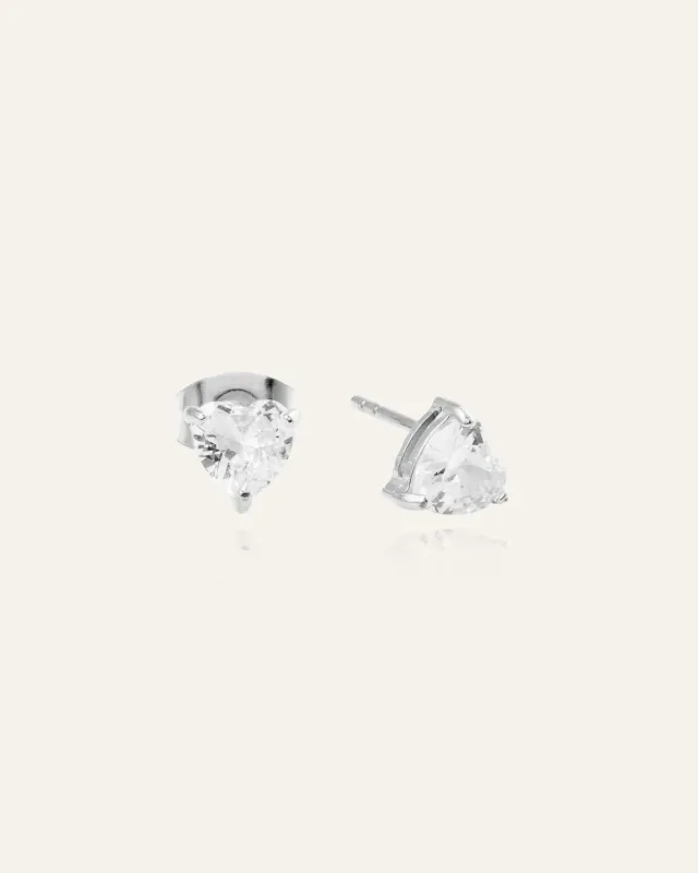 Mockberg Bonne White Studs øreringer sølv hjerte