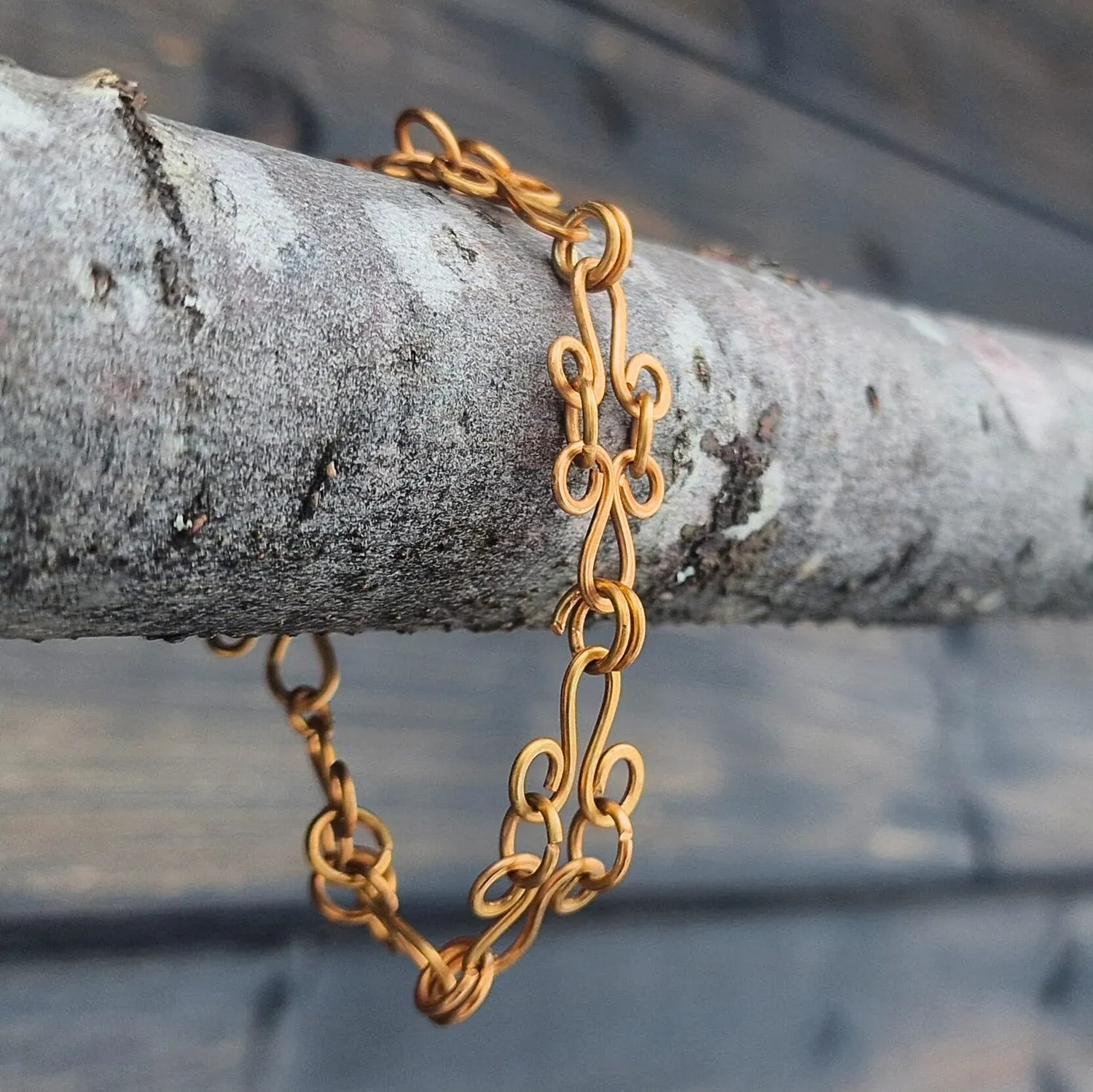 Kunstnerbonden Freya armbånd i bronse hamret