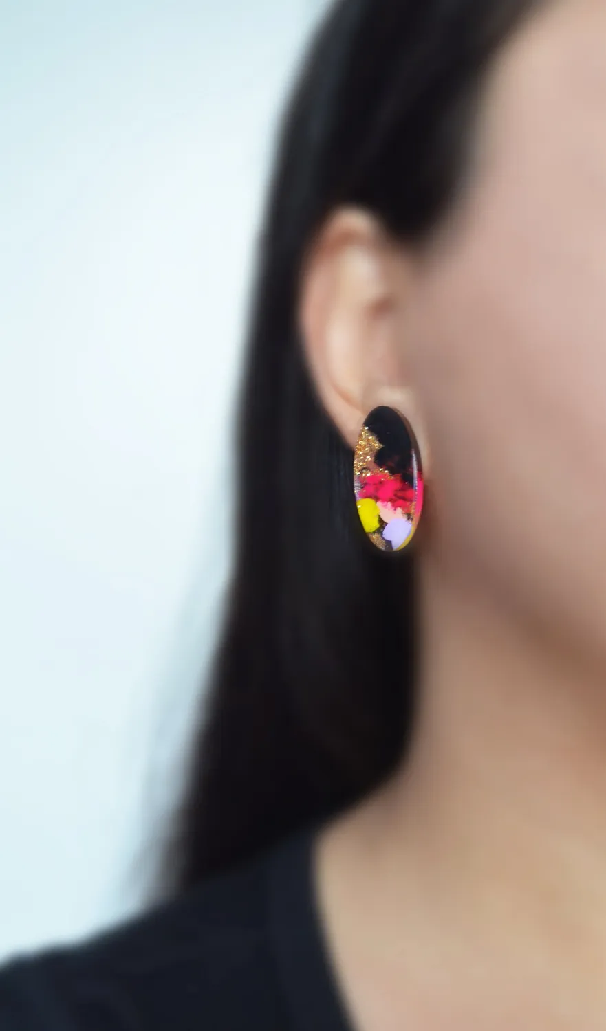 BooandBooFactory Pink and Black Oval øredobber rosa harpiks