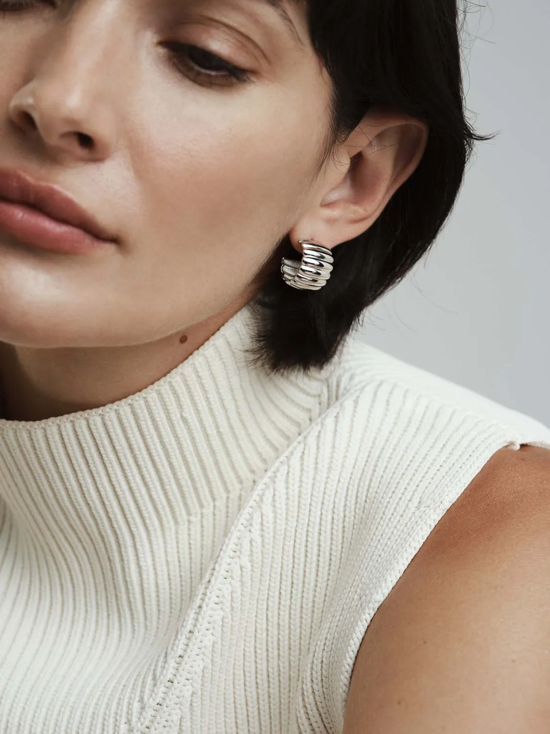 Mockberg Chic Ribbed Earrings øredobber sølv 16,5 mm