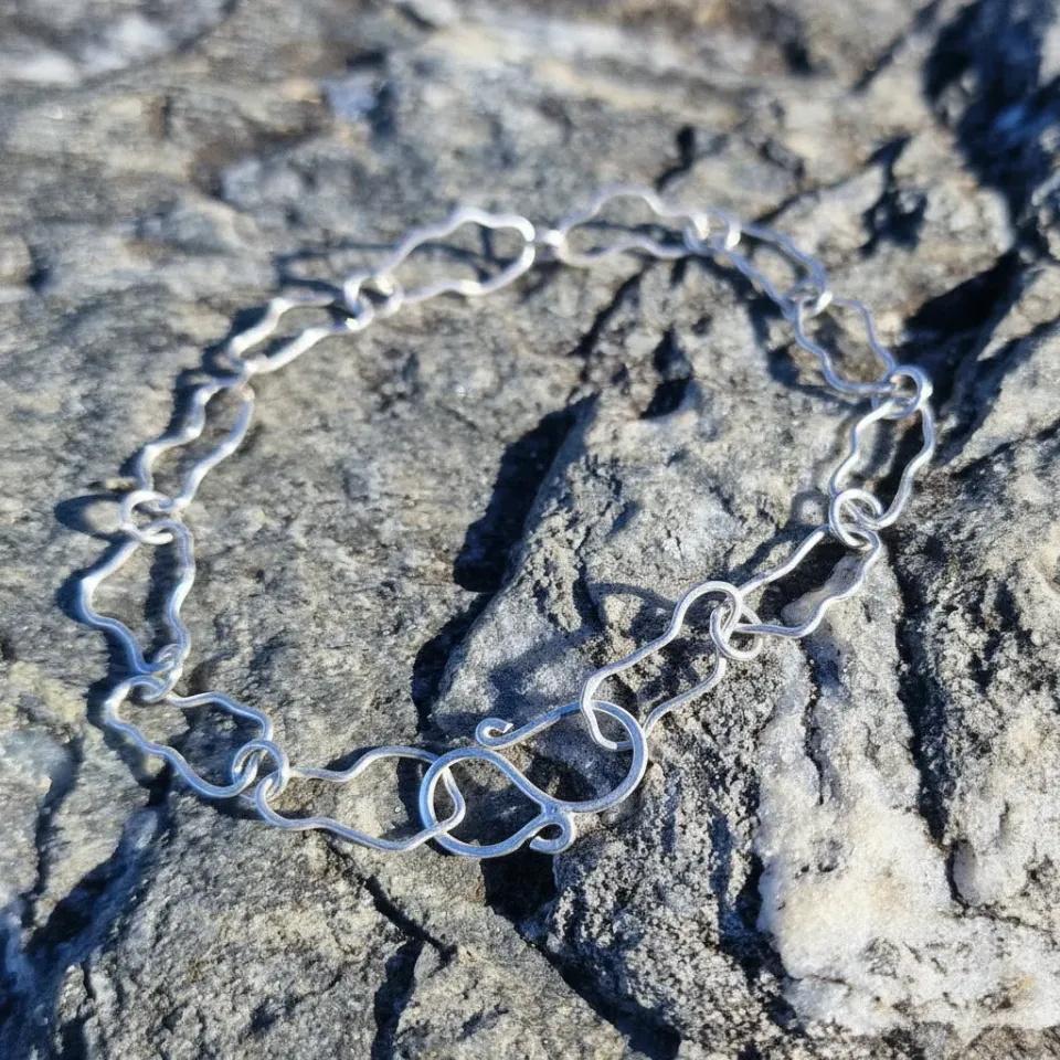 Kunstnerbonden Holme armbånd i sølv håndlaget