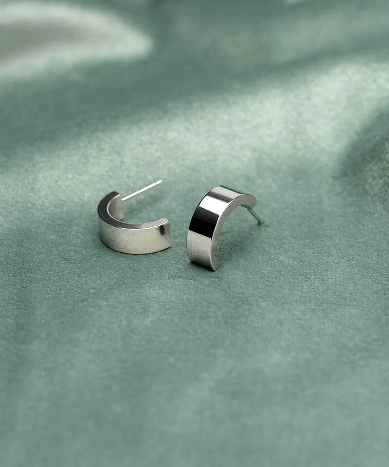 Blomdahl Pendant Plain Grand Curved øredobb 15 mm titan
