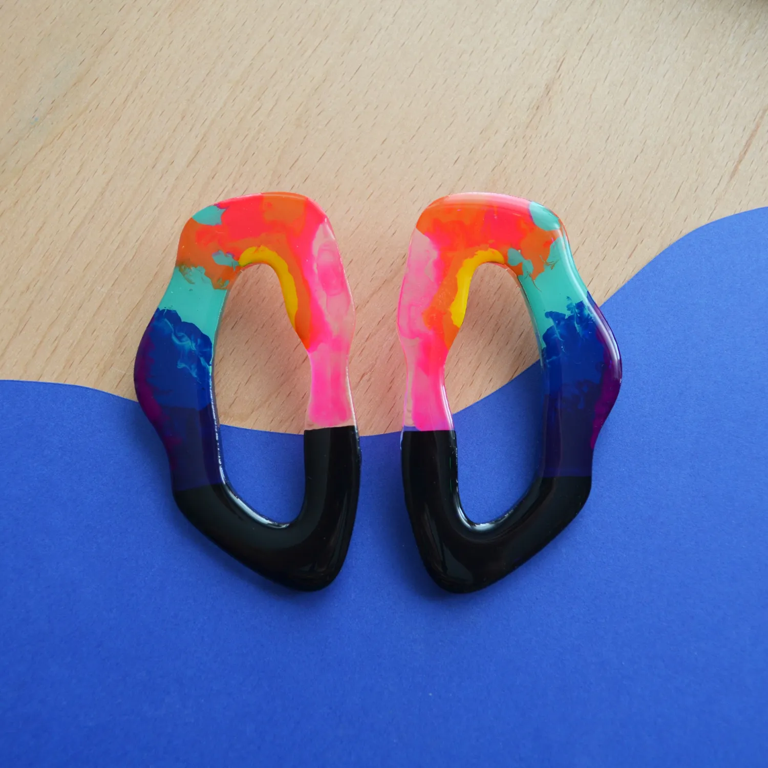 BooandBooFactory Rainbow Hoop Stud øredobber store fargerike