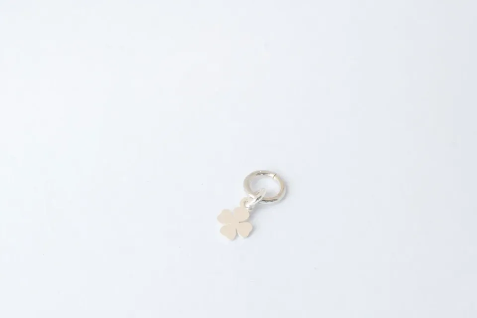 Eremis Mini Clover charm sølv 4 mm