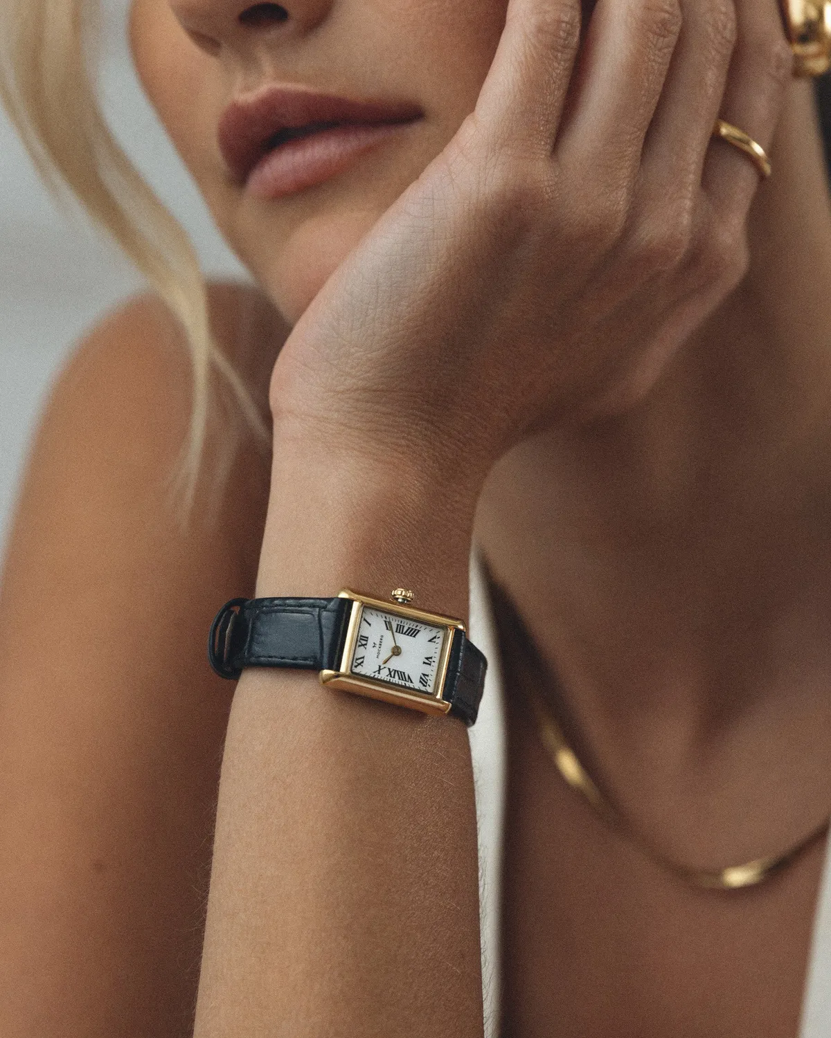 Mockberg Timeless Black Leather klokke gull 19x28 mm