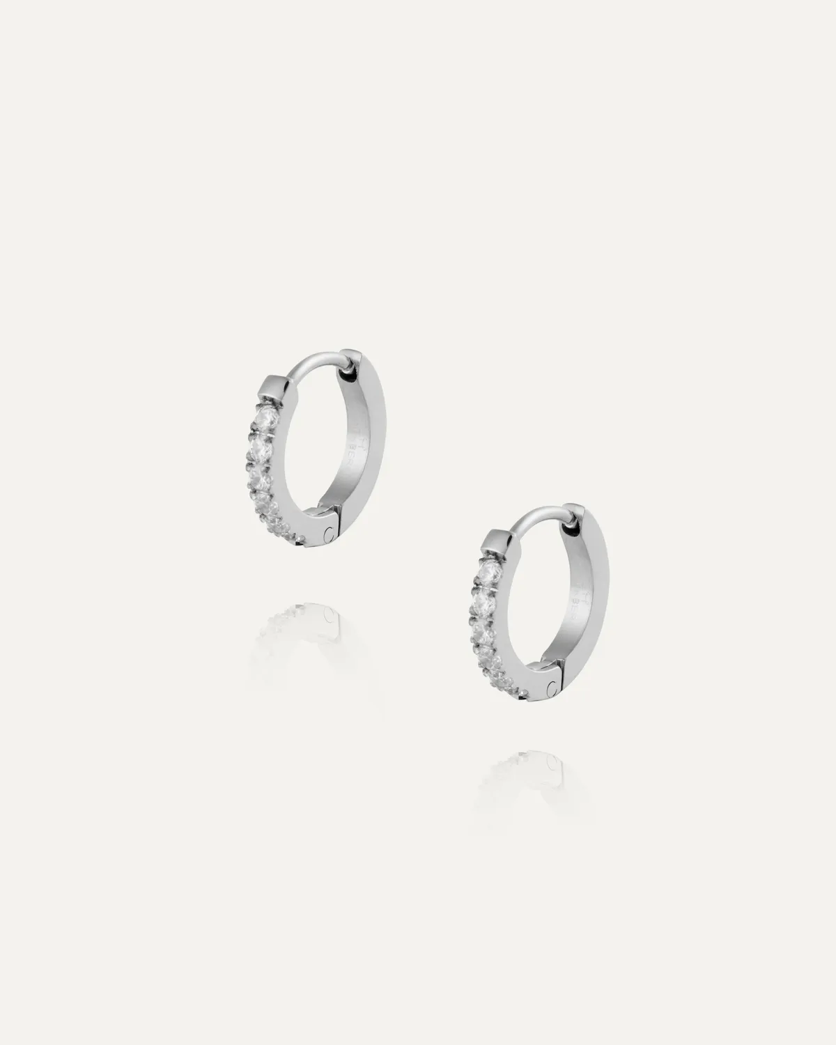 Mockberg Shiny Hoops Small øredobber sølv 13 mm