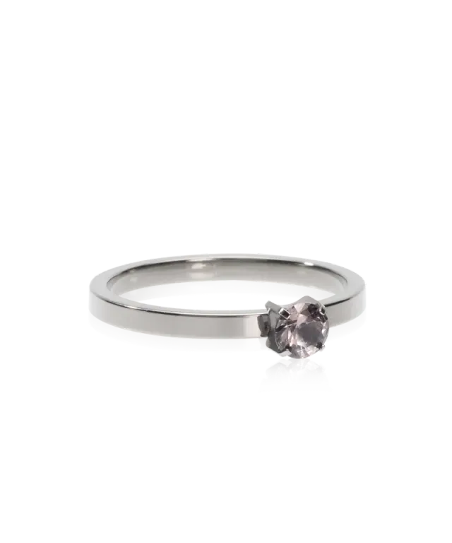 Blomdahl Tiffany ring svart titan CZ