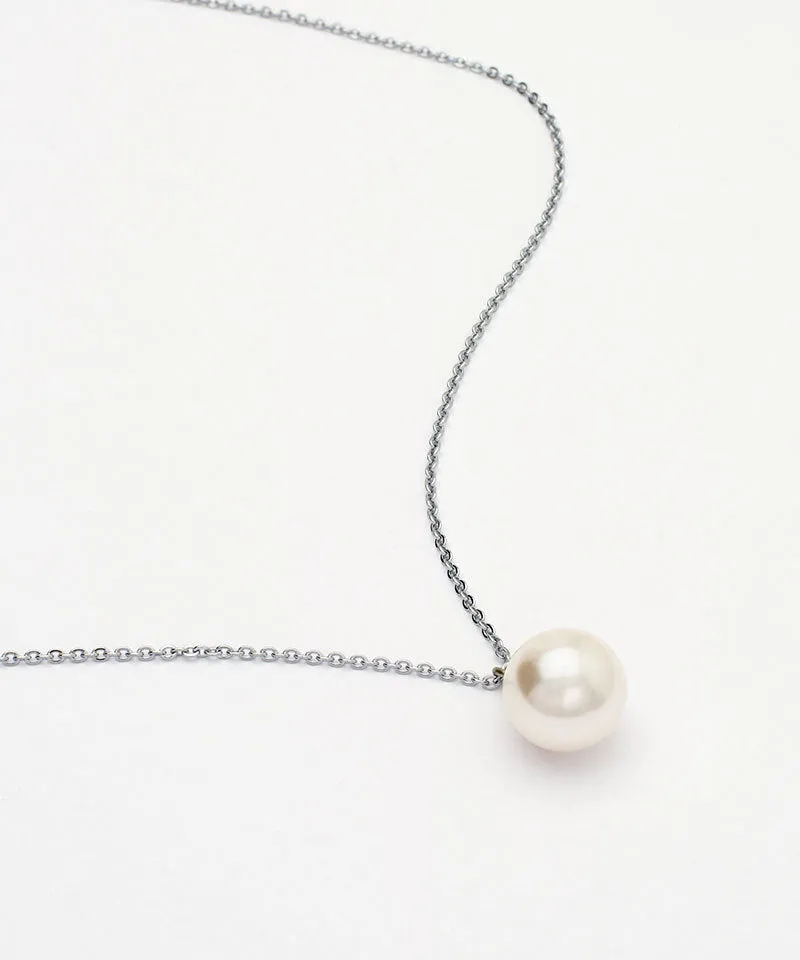 Blomdahl Pearl anheng til hals hvit 6 mm titan
