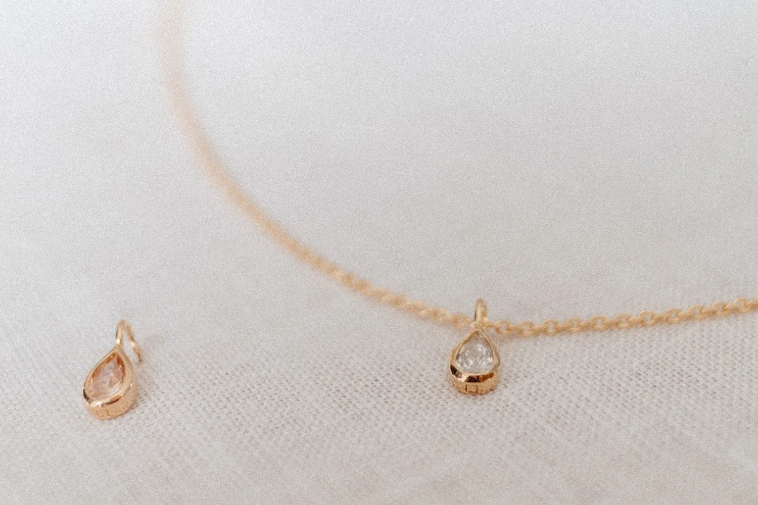 Eremis Gioia charm gullbelagt champagne zirkon