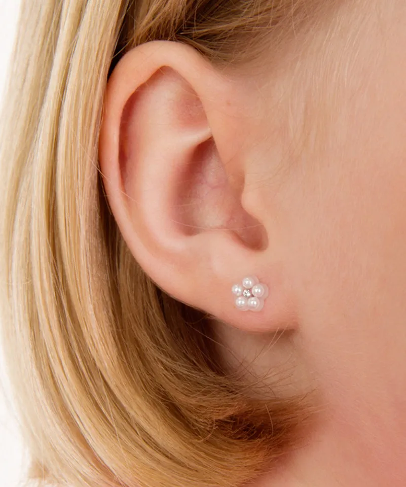 Blomdahl Daisy Pearl øredobber white 6 mm plast nikkelfri