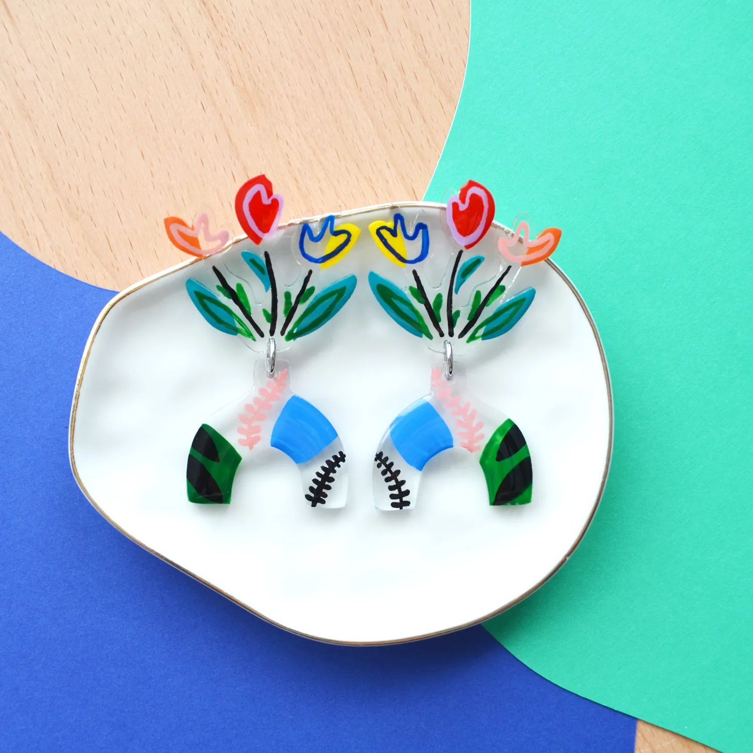 BooandBooFactory Abstract Art Vase with Colorful Tulips øredobber