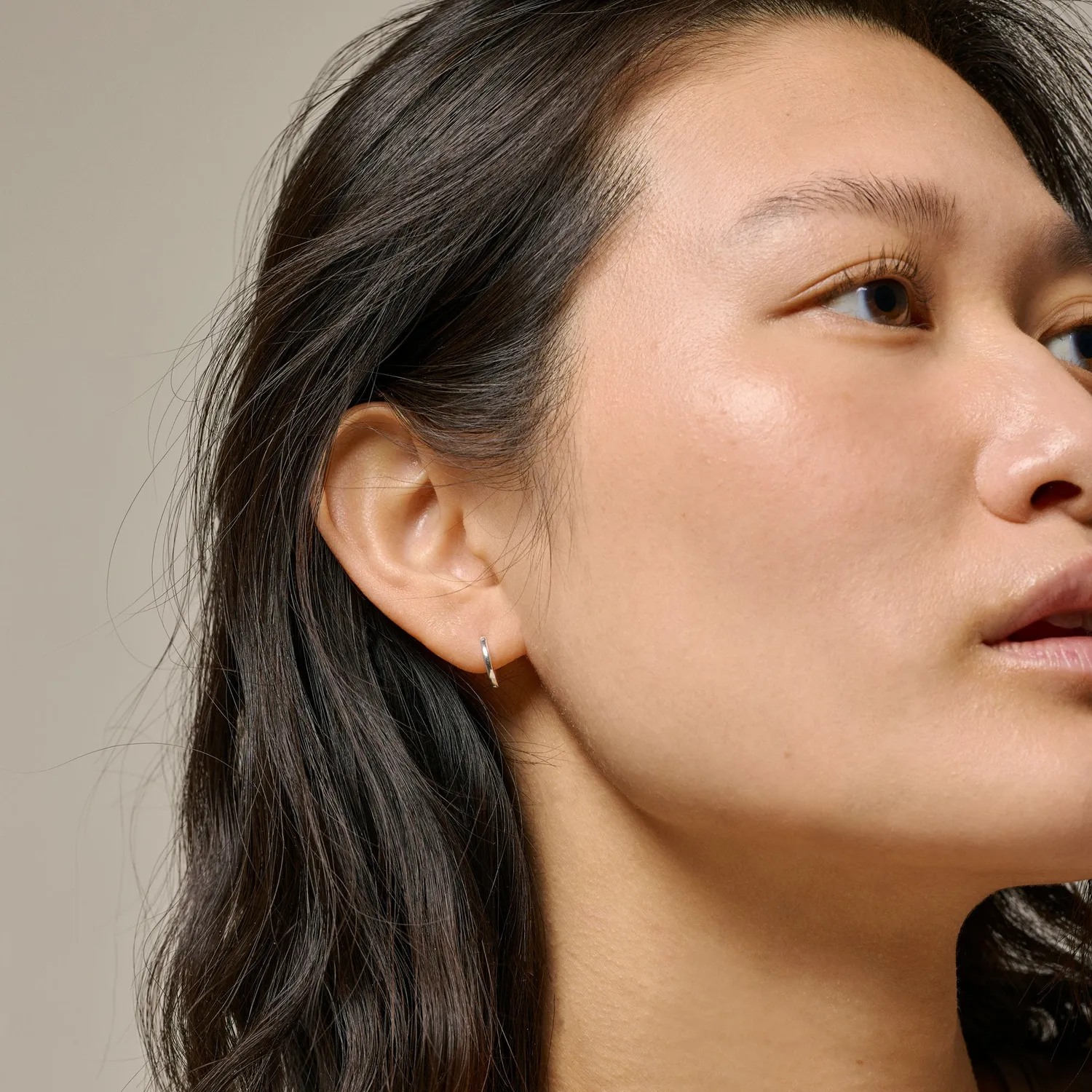 Enamel Classic 8 mm hoops øredobber sølv