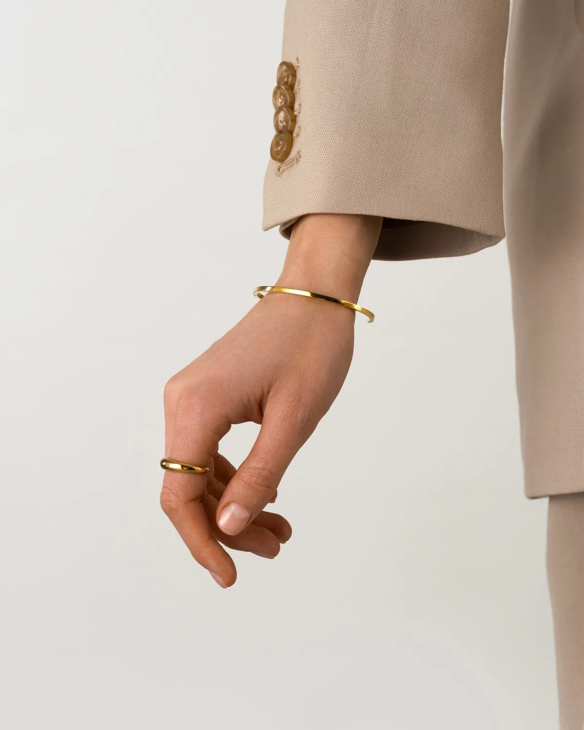 Mockberg Sleek Bangle Medium armband gull vattentett