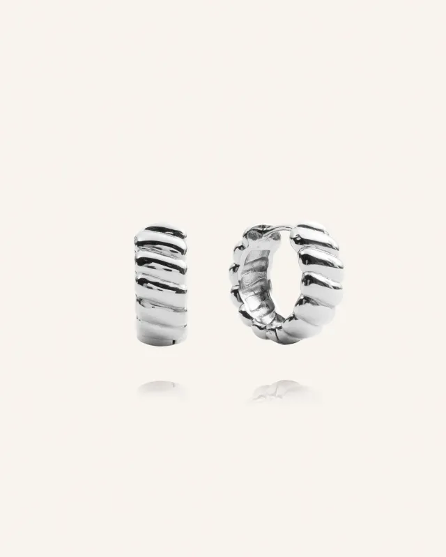 Mockberg Curved Ribbed øredobber sølv vanntette