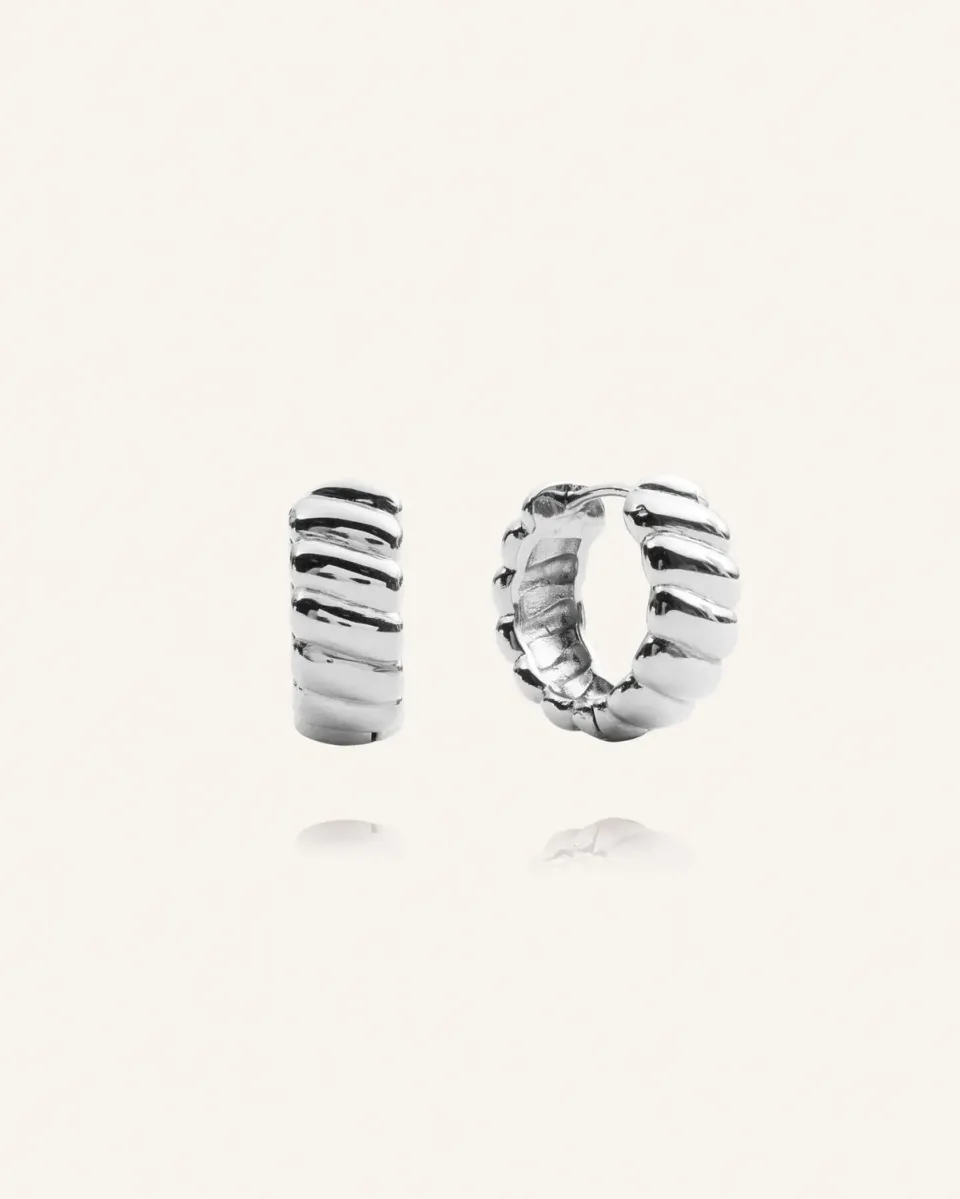 Mockberg Curved Ribbed øredobber sølv vanntette