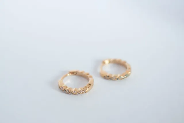 Eremis Simona ørepynt gull 12 mm 18k