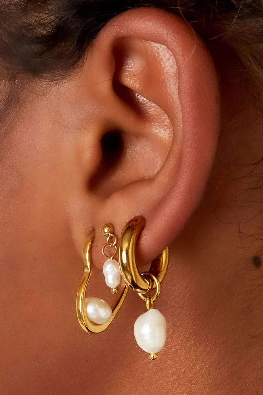 Mea Nani Dara Pearl Hoops øredobber 14K gull hvit
