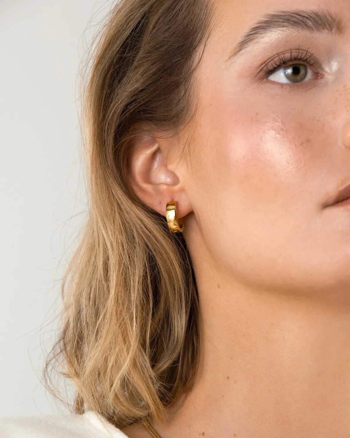 Mockberg Chunky Hoops Medium øredobber gull 16 mm