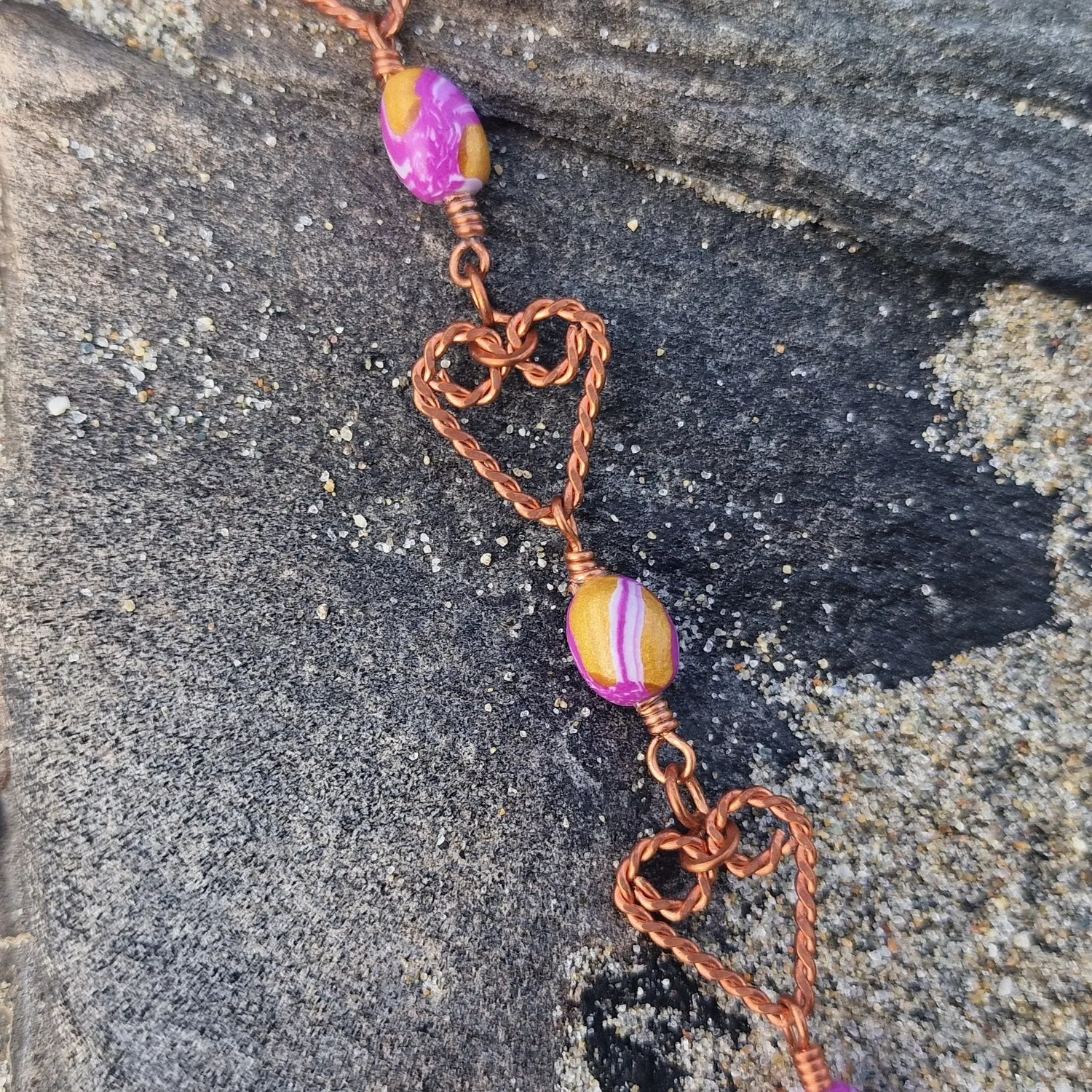 Kunstnerbonden Vilja armbånd kobber polymer justerbart