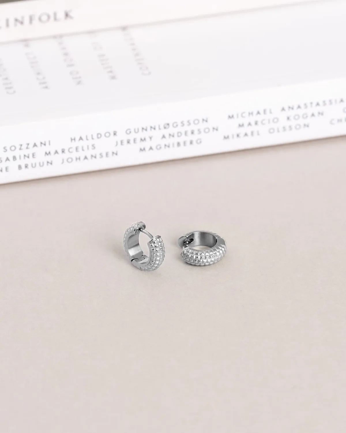 Mockberg Beaded Hoops Small øredobber sølv 14 mm