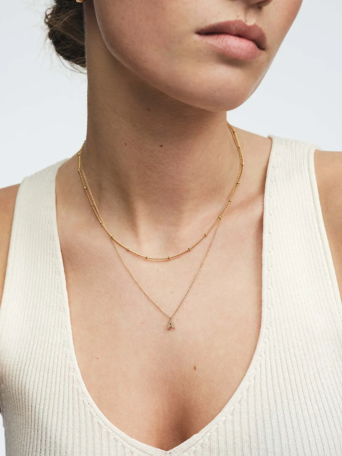 Mockberg Petite Stone Letter Necklace bokstav gull