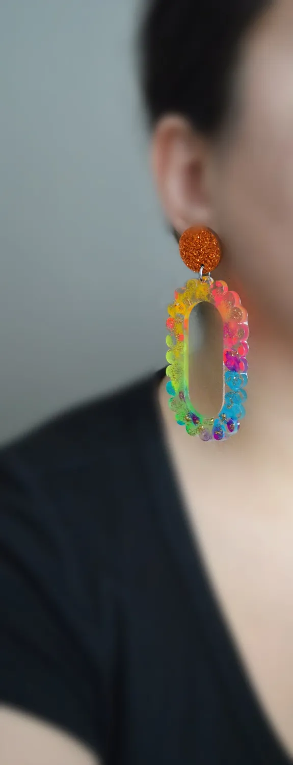 BooandBooFactory Scalloped Hoop øredobber regnbue