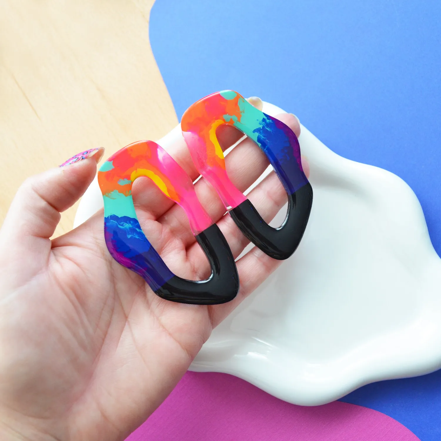 BooandBooFactory Rainbow Hoop Stud øredobber store fargerike