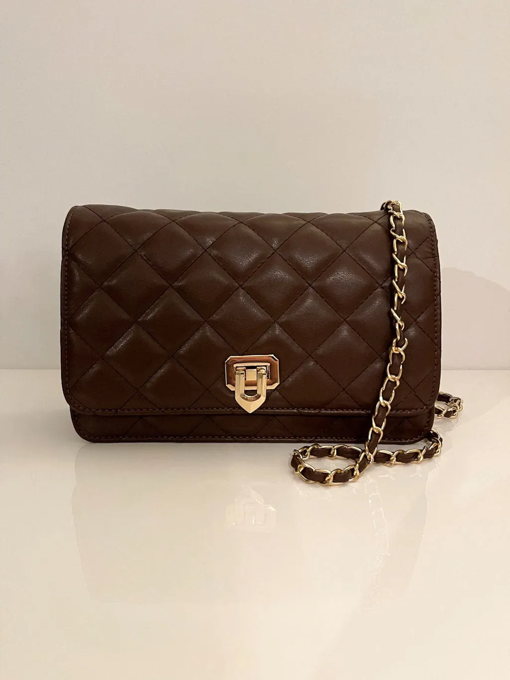 Mea Nani Kaja festveske brun quiltet clutch