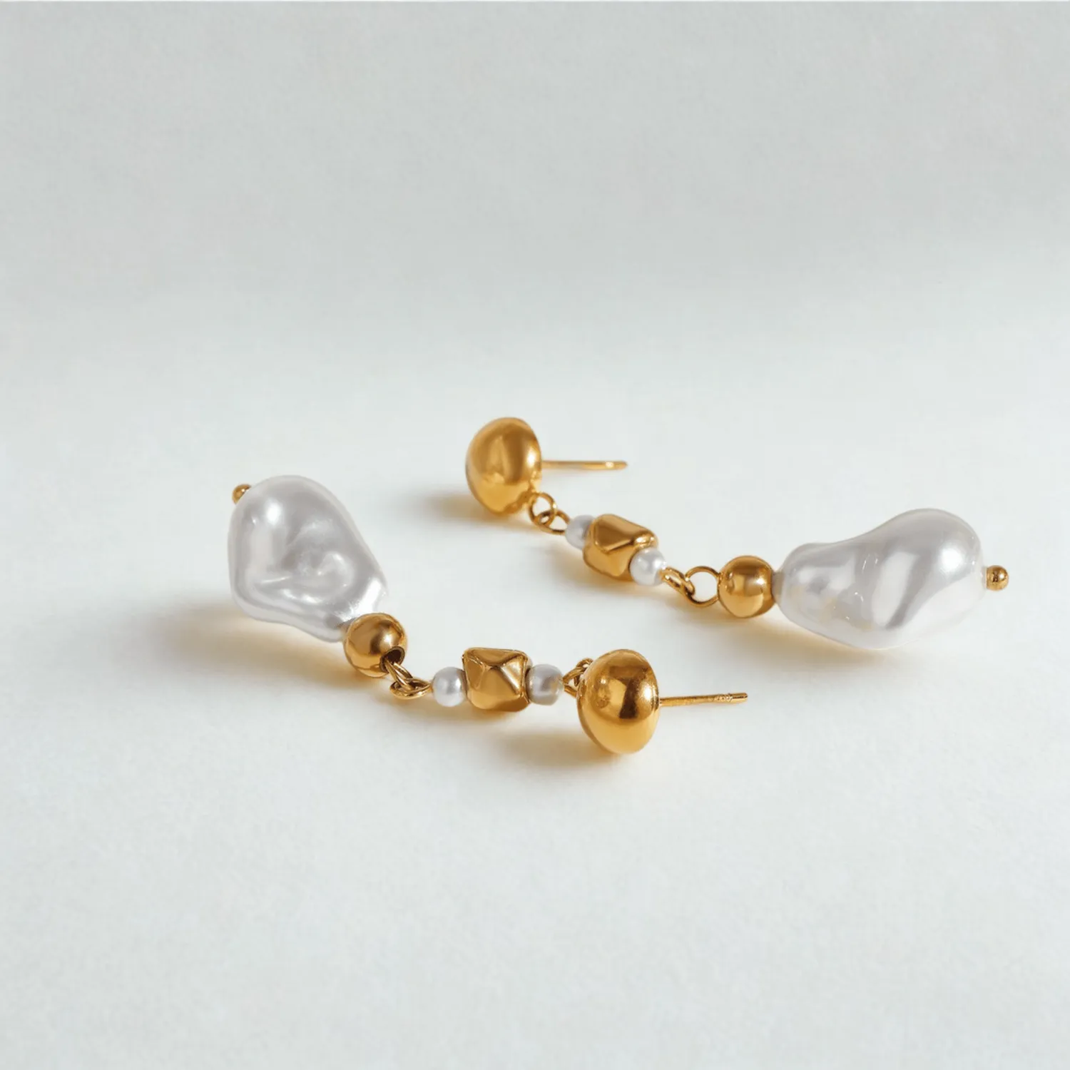 Mea Nani She's a Pearl øredobber barokkperle 18K