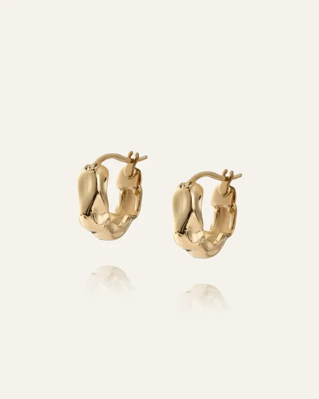 Mockberg Wavy bolded small hoops øredobber gull 16 mm
