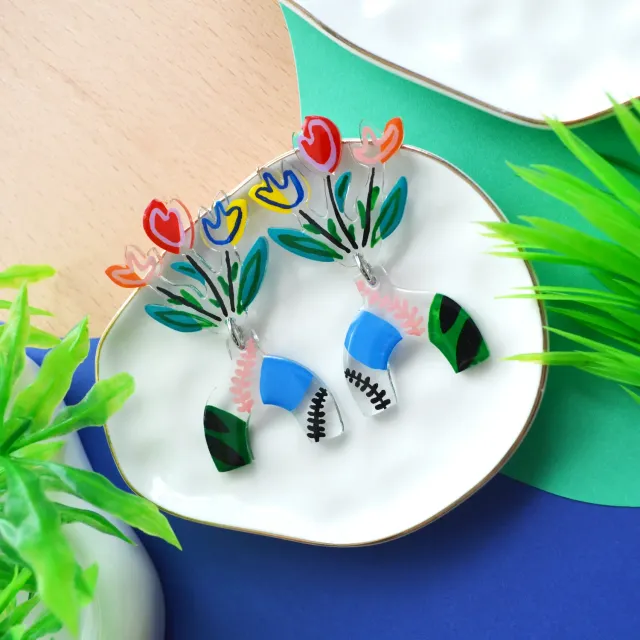 BooandBooFactory Abstract Art Vase with Colorful Tulips øredobber