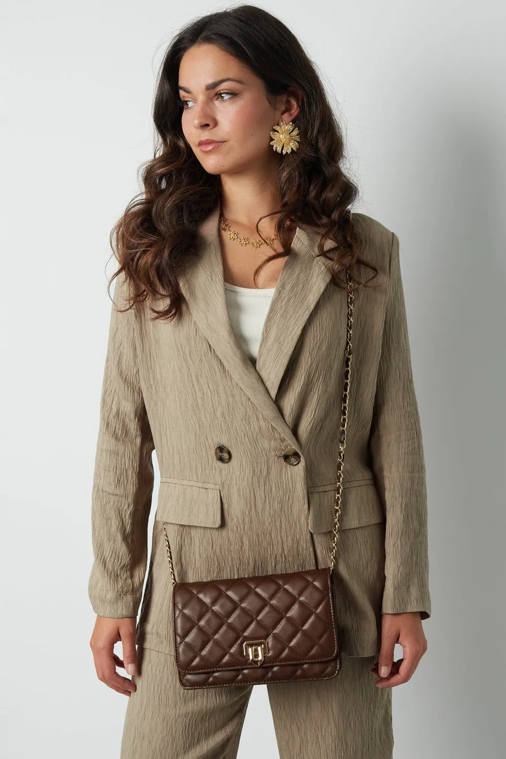 Mea Nani Kaja festveske brun quiltet clutch