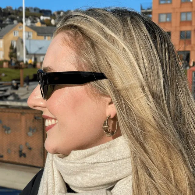 Mea Nani Nord Wired Statement hoops 18K gull