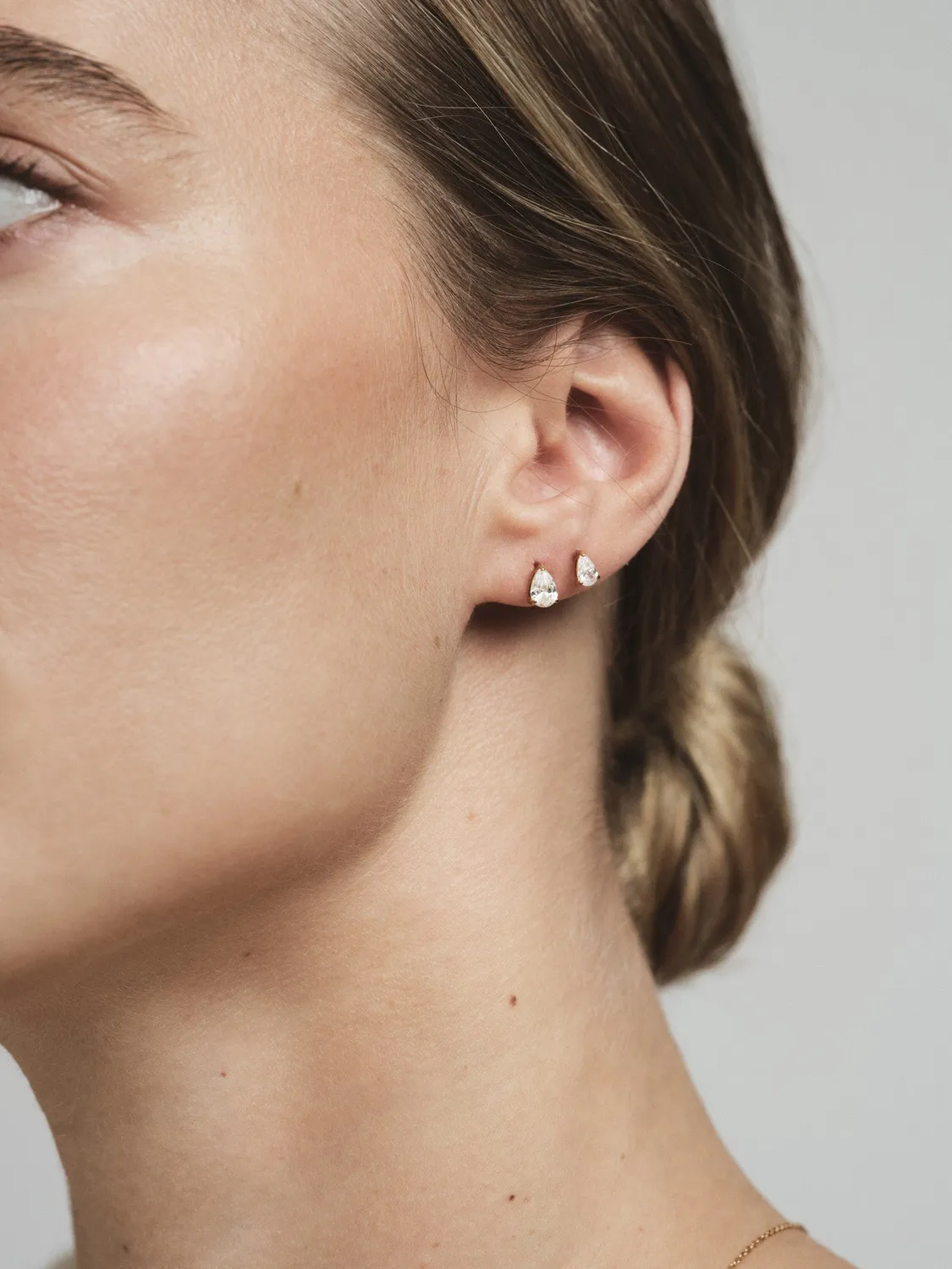 Mockberg Belle White Medium Studs øredobber gull