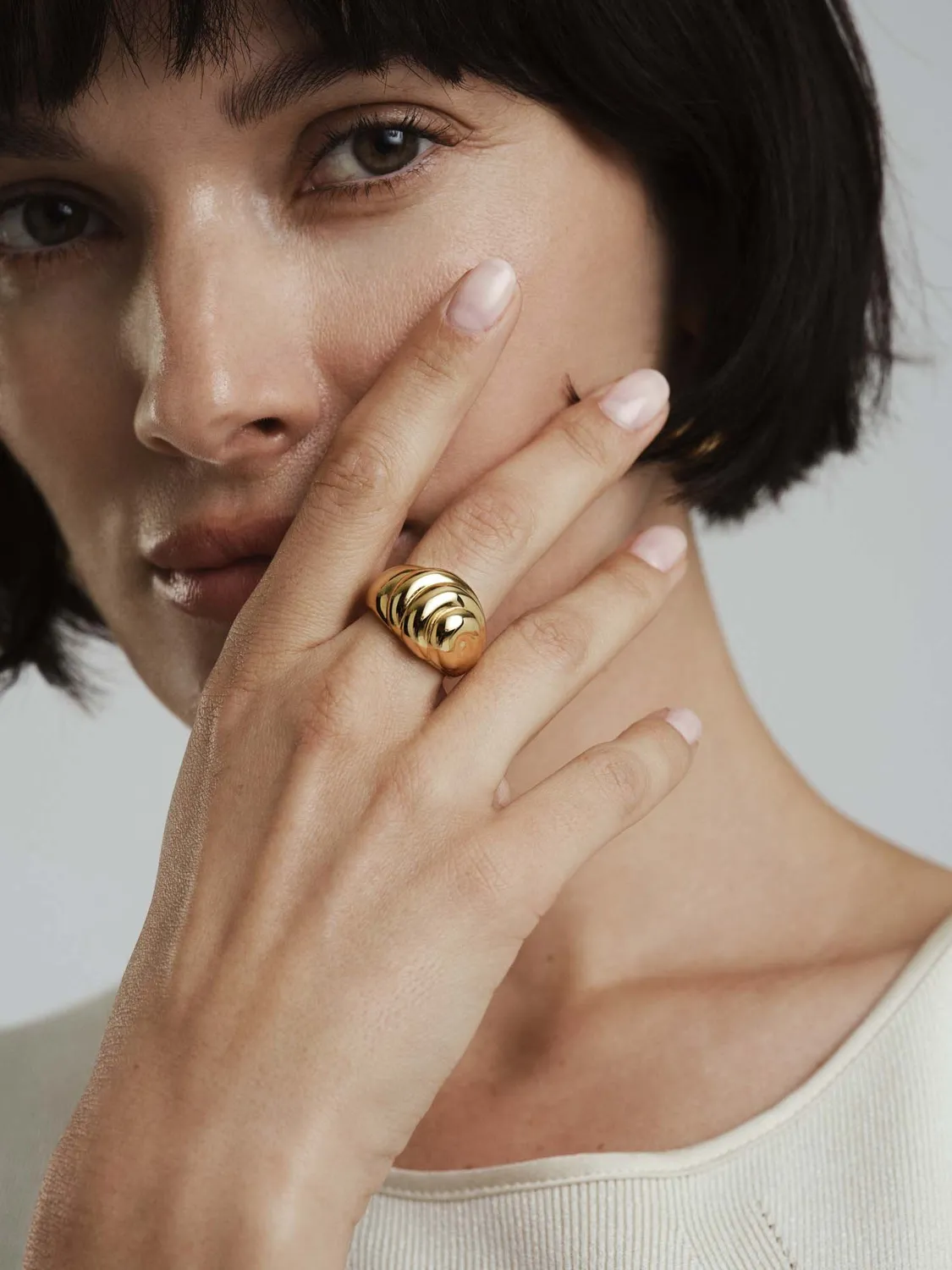 Mockberg Deco Bold ring gull 18K PVD størrelse 50