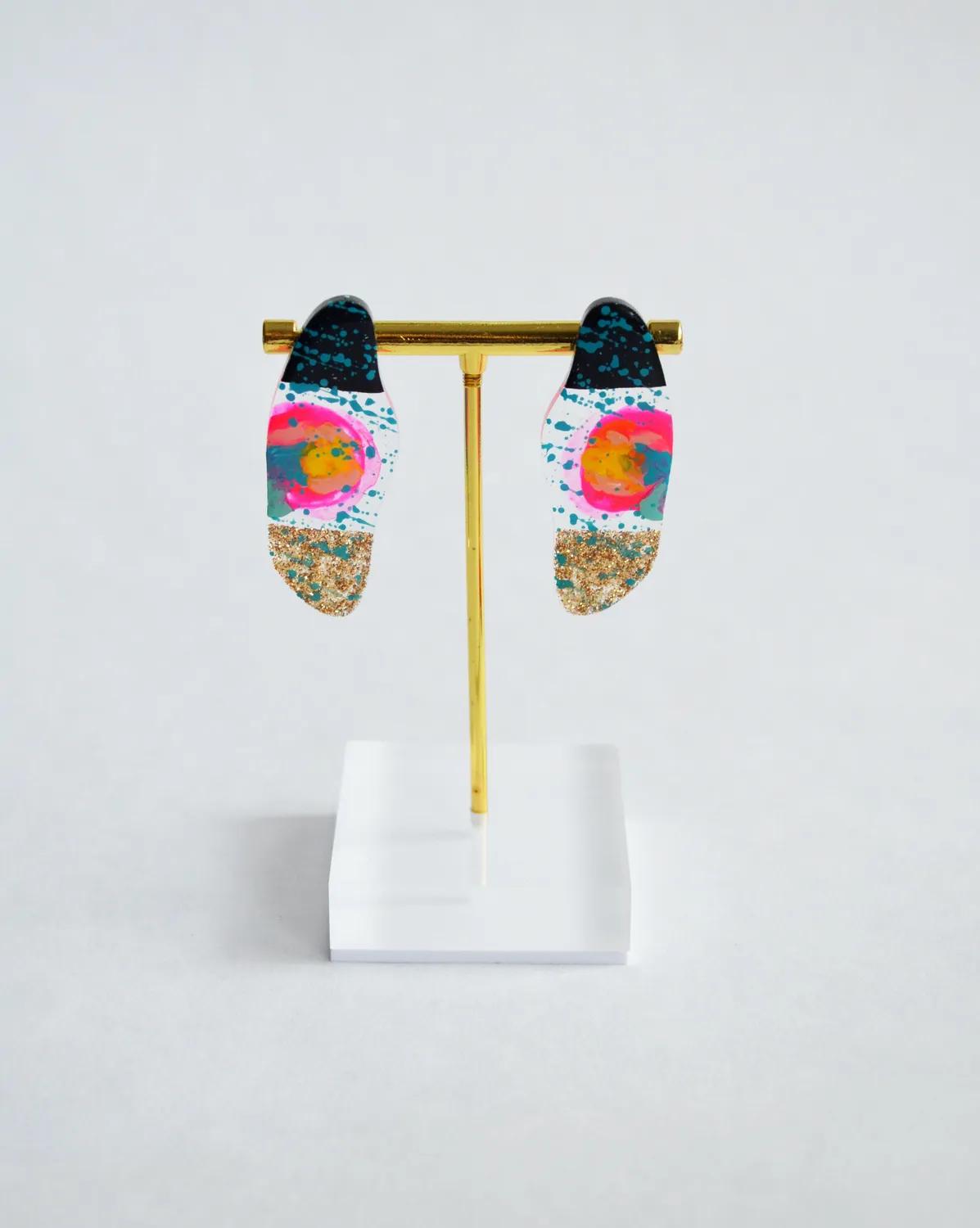 BooandBooFactory Squiggle studs akryl rosa abstrakt