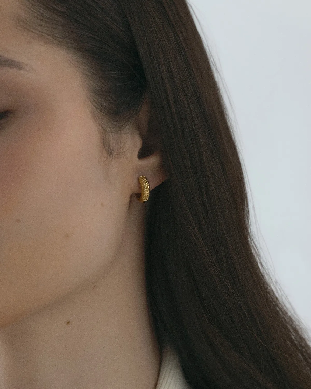 Mockberg Beaded Hoops Small øreringer gull 14 mm