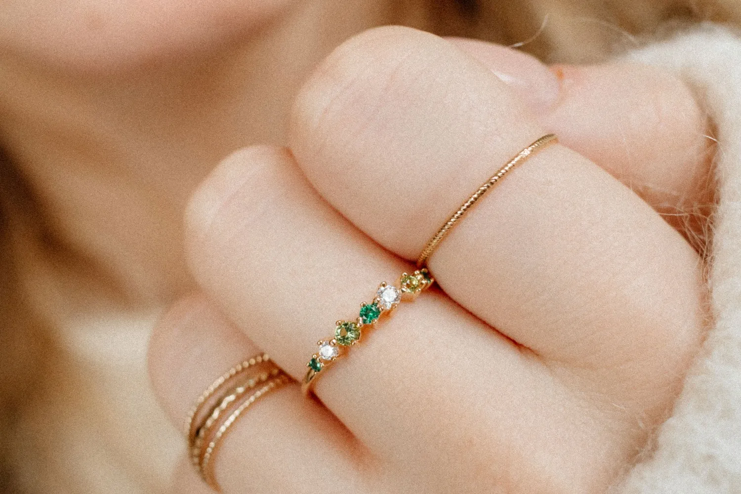Eremis Averda ring gullbelagt grønn zirkonia