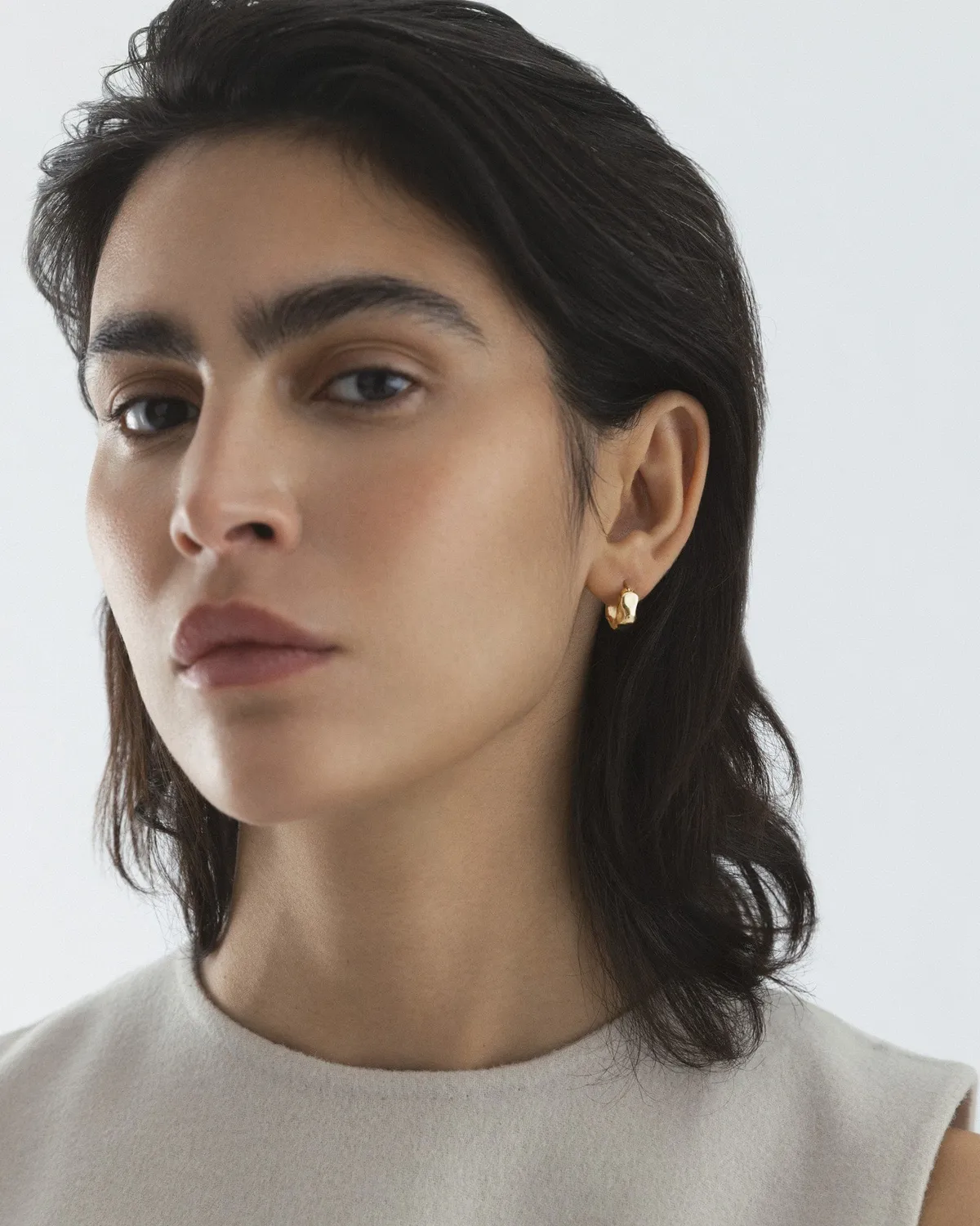 Mockberg Wavy Bolded Mini Hoops øredobber gull 12 mm