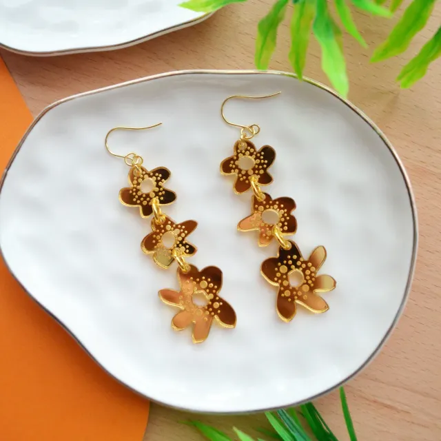 BooandBooFactory Layered Gold Flower øredobber gull 64 mm