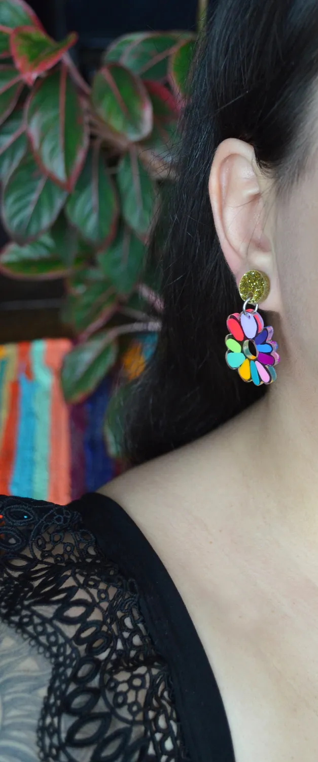 BooandBooFactory Neon Rainbow Resin Flower Dangle øredobber