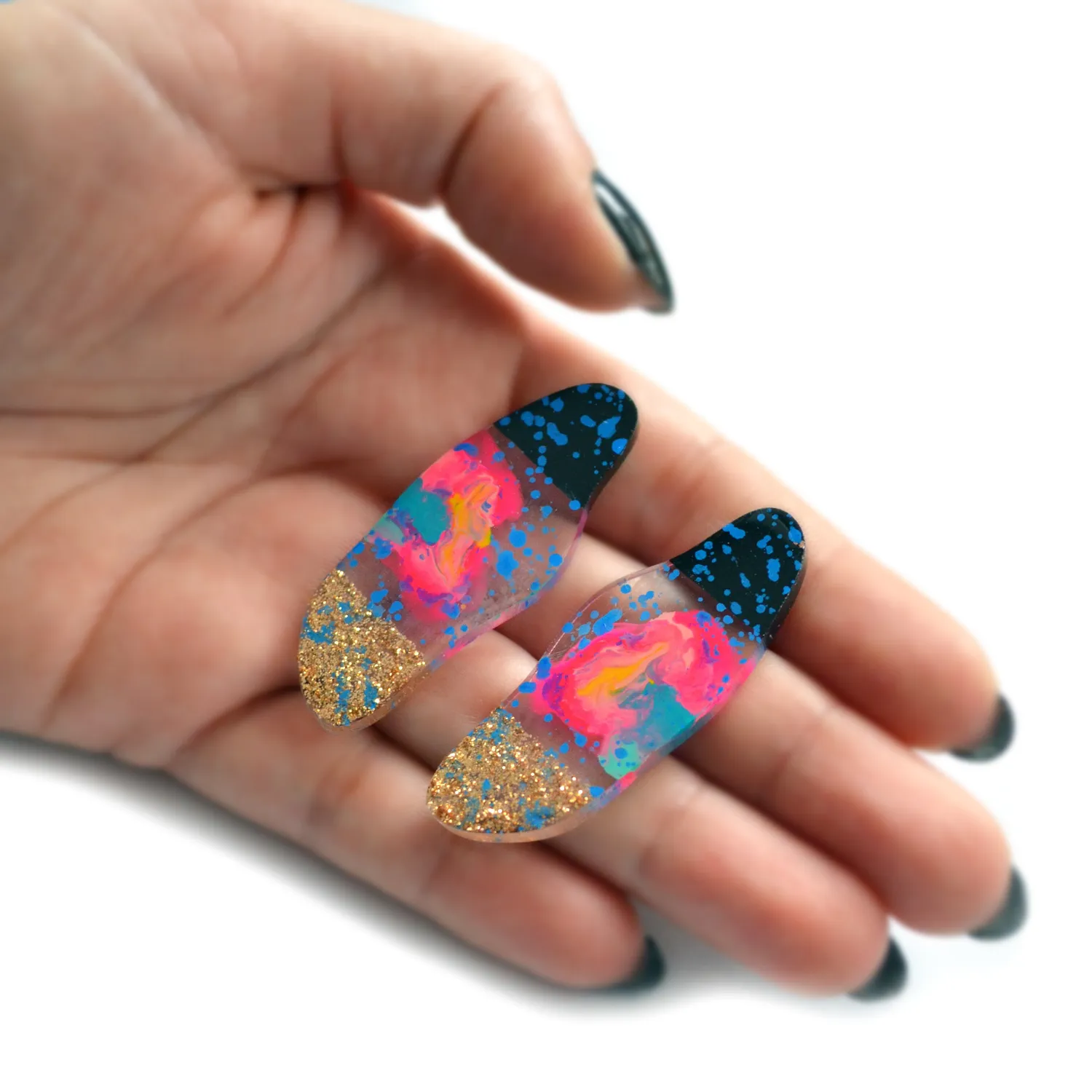 BooandBooFactory Squiggle studs akryl rosa abstrakt