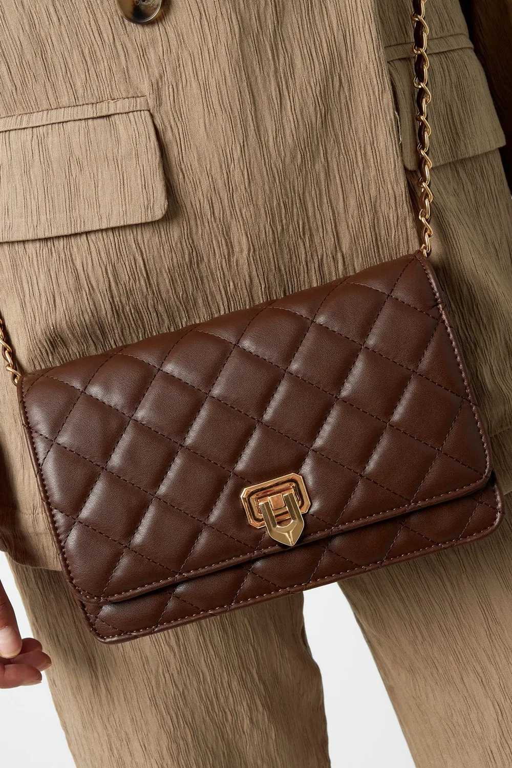 Mea Nani Kaja festveske brun quiltet clutch