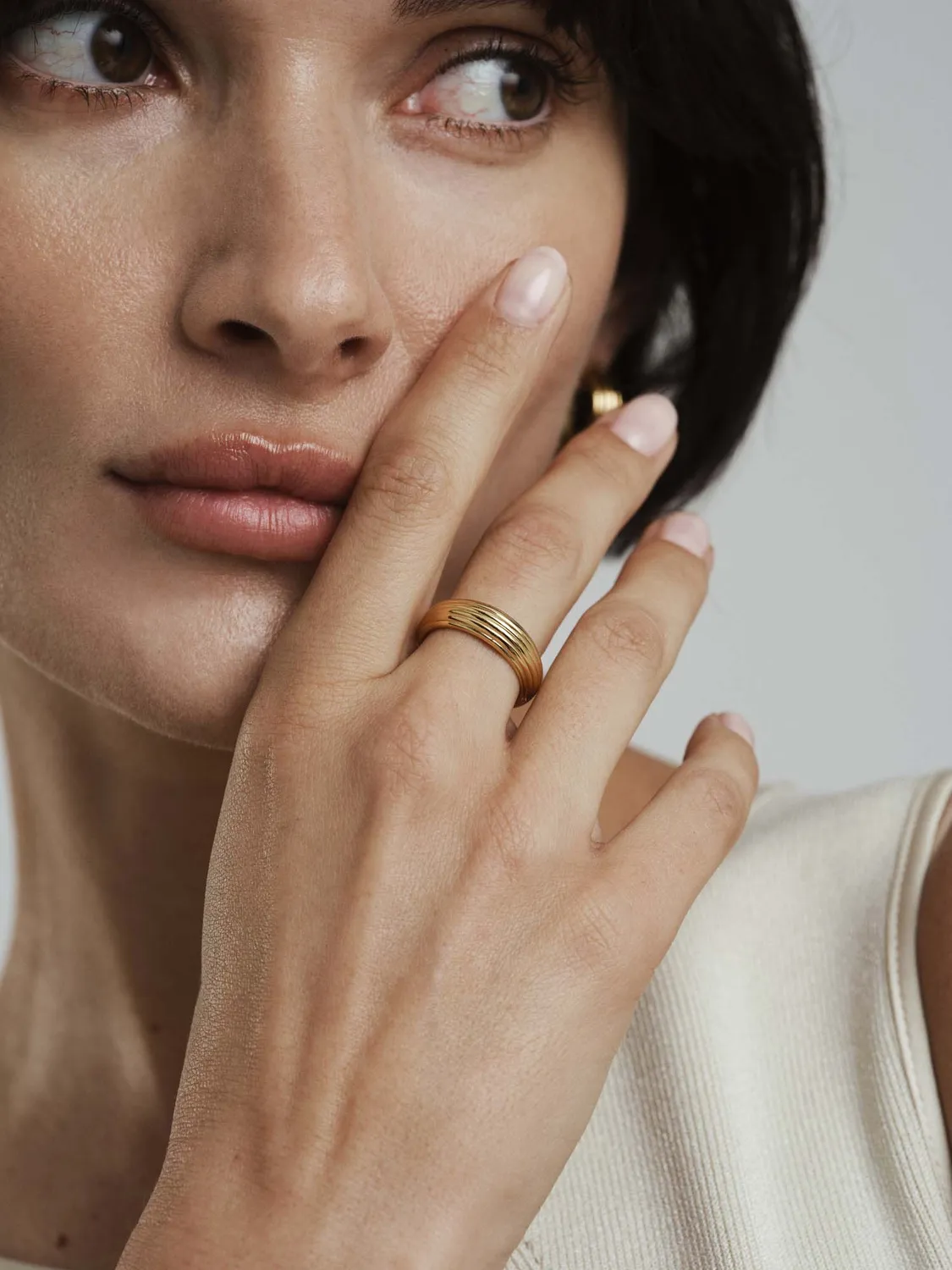 Mockberg Edge Ribbed Ring gullring stål str 52 riflet
